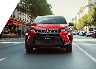 Mitsubishi ASX fährt durch die Stadt ASX Diamant - Alt