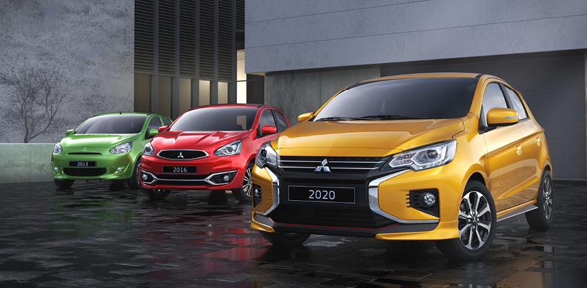 Drei Mitsubishi Space Star in Gr&uuml;n, Rot und Gelb stehen nebeneinander; ihre Kennzeichnungen zeigen die Jahre 2013, 2016 und 2020.