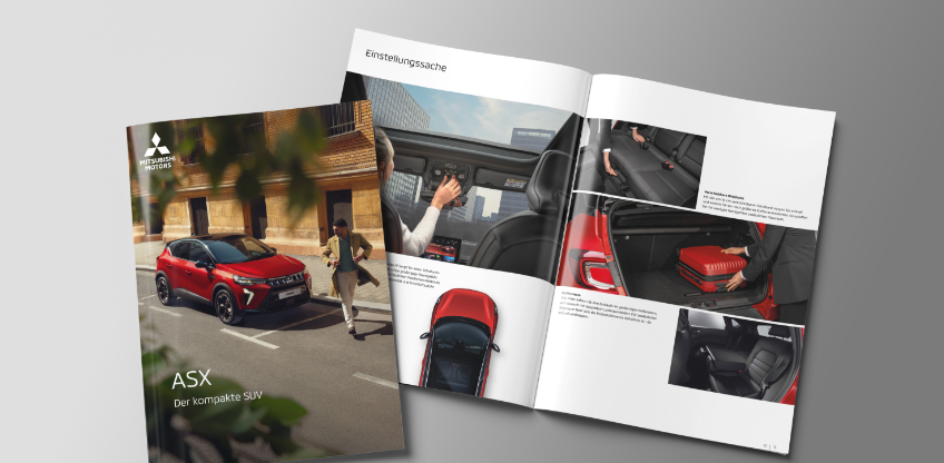 Die aufgeblätterte Broschüre des ASX liegt auf grauem Untergrund.