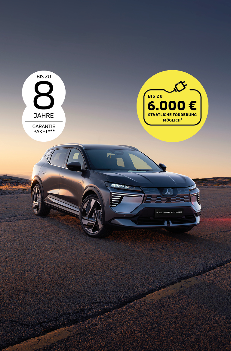 Neuer Mitsubishi Eclipse Cross SUV auf einer Landstra&szlig;e im Sonnenuntergang. Kreise mit Hinweisen auf bis zu 8 Jahre Garantie und bis zu 6.000 Euro staatliche F&ouml;rderung.