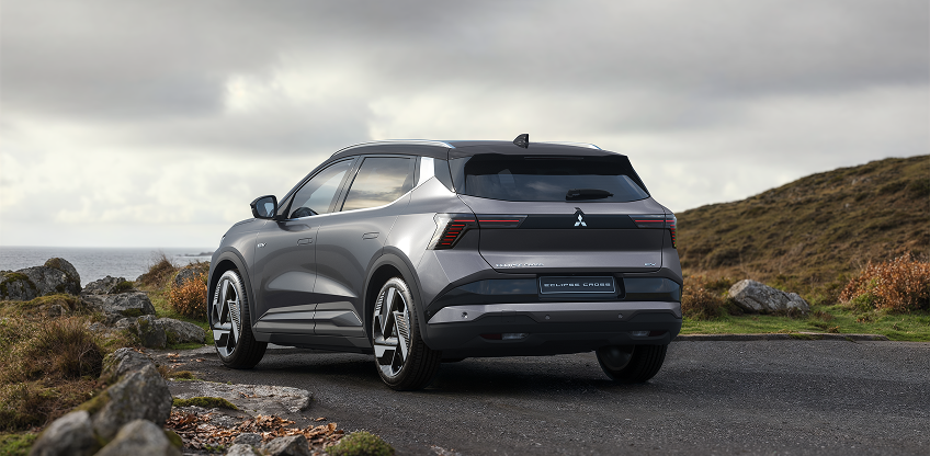 Souveränes Heck Heckansicht des parkenden Eclipse Cross