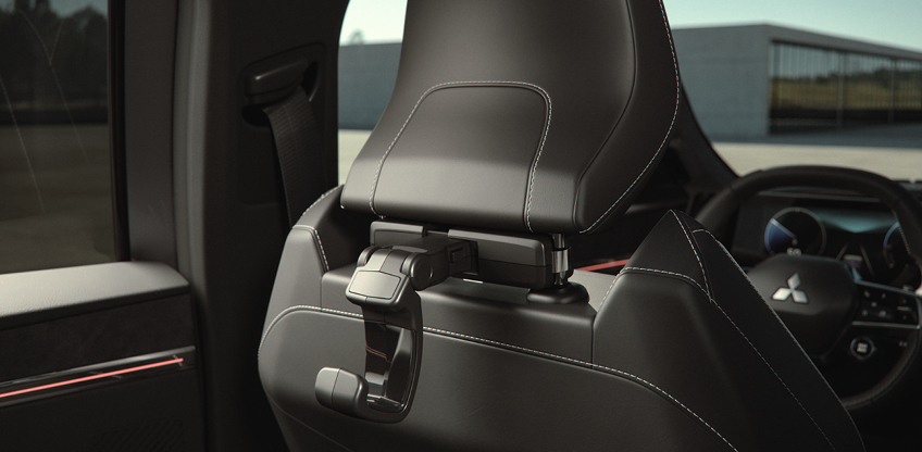 R&uuml;ckenlehne des Vordersitzes des Eclipse Cross mit Universalhaken.
