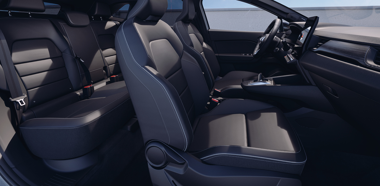 Innenansicht des Fahrerraums im Grandis von der Beifahrertür aus