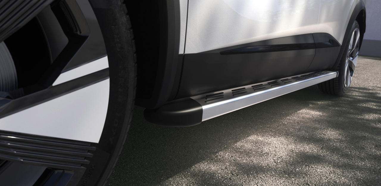 Nahaufnahme eines Trittbrettes seitlich an einem Mitsubishi Grandis.