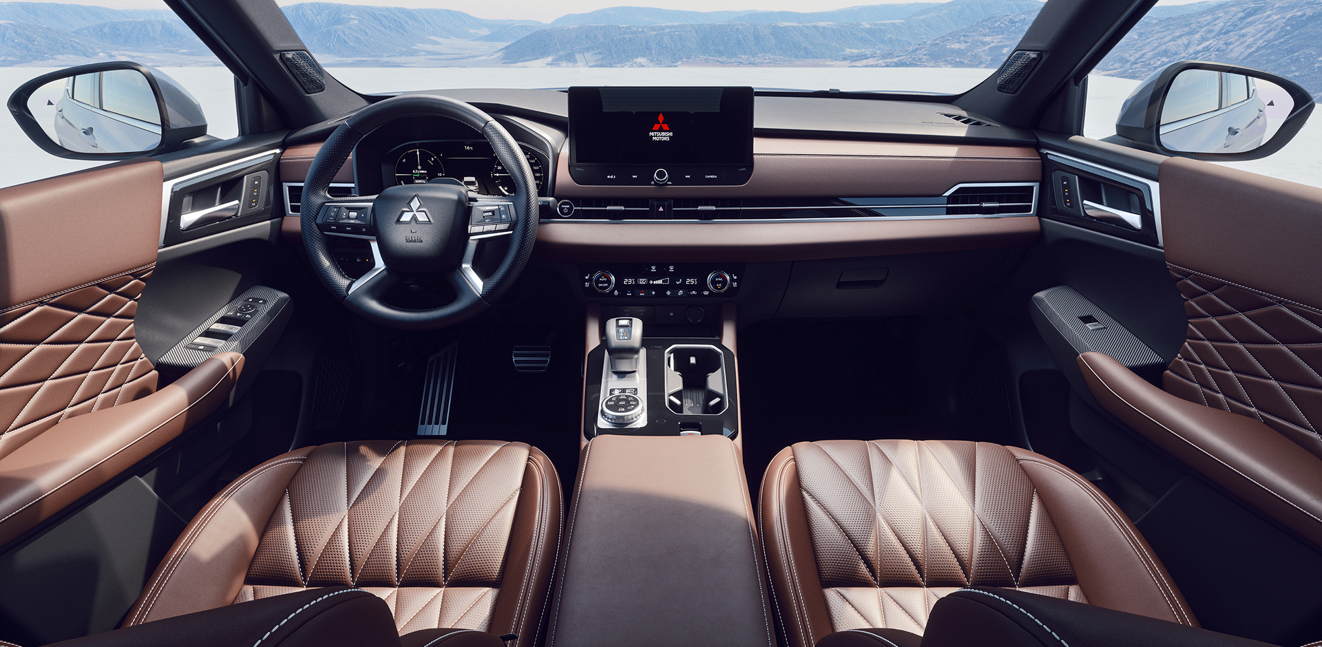 Komplette Innenansicht eines Mitsubishi Outlander mit hochwertigen, braunen Ledersitzen, Cockpit und gro&szlig;z&uuml;gigem Platzangebot