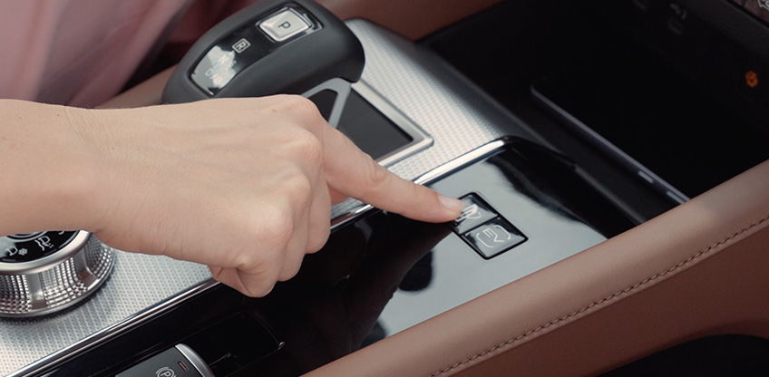 Schalter für den One Pedal Mode im neuen Outlander