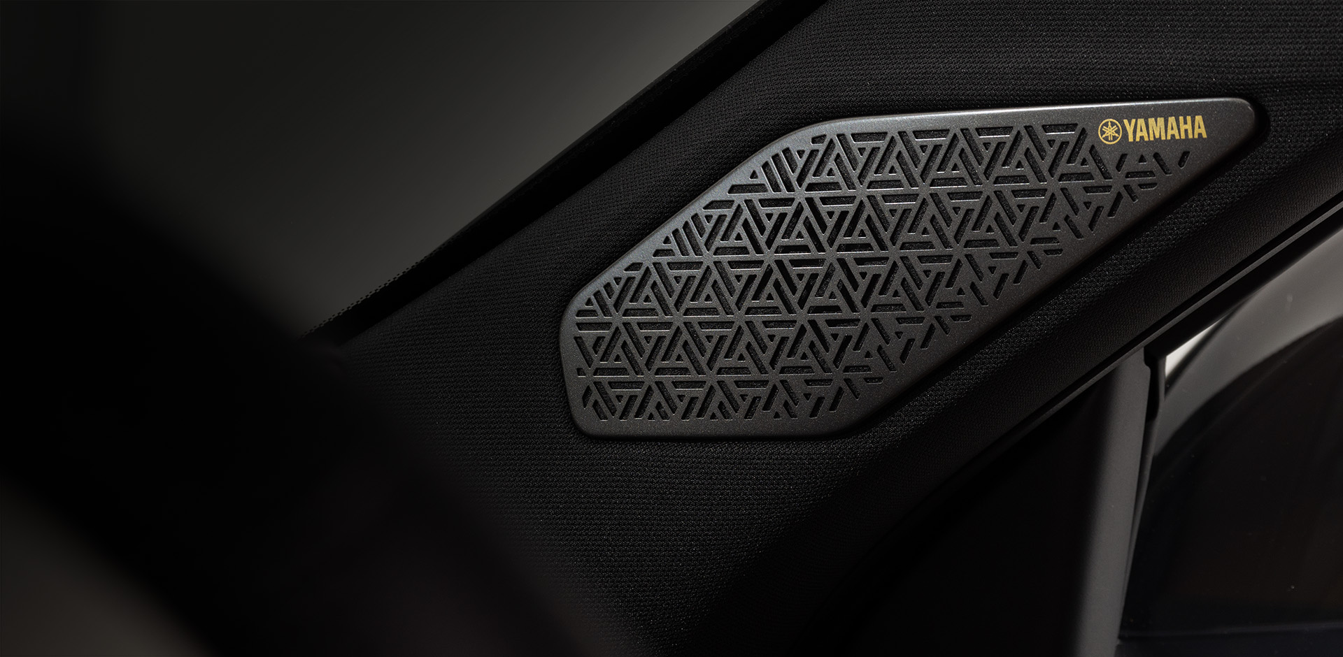 Mitsubishi Outlander „Dynamic Sound Yamaha“
