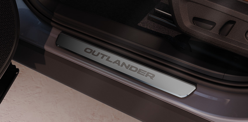 Der neue Mitsubishi Outlander mit Einstiegsleisten-Set Der neue Mitsubishi Outlander mit Einstiegsleisten-Set