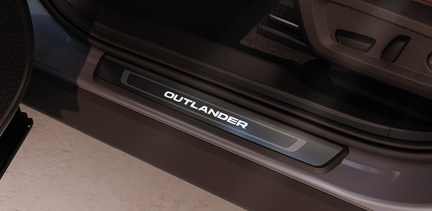 Der neue Mitsubishi Outlander mit Einstiegsleisten-Set Der neue Mitsubishi Outlander mit Einstiegsleisten-Set