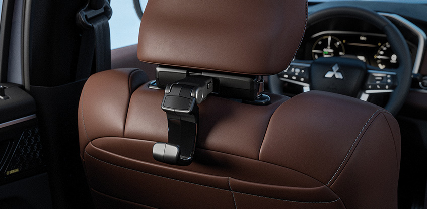 Der neue Mitsubishi Outlander mit Multifunktionsträger Der neue Mitsubishi Outlander mit Multifunktionsträger