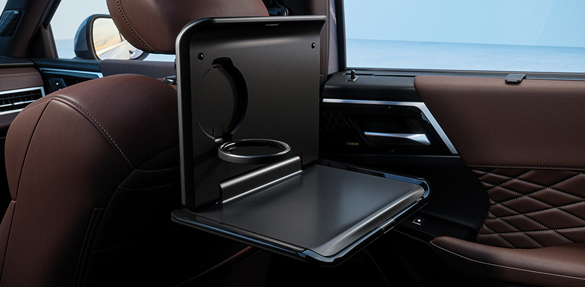 Der neue Mitsubishi Outlander mit Multifunktionsträger Der neue Mitsubishi Outlander mit Multifunktionsträger