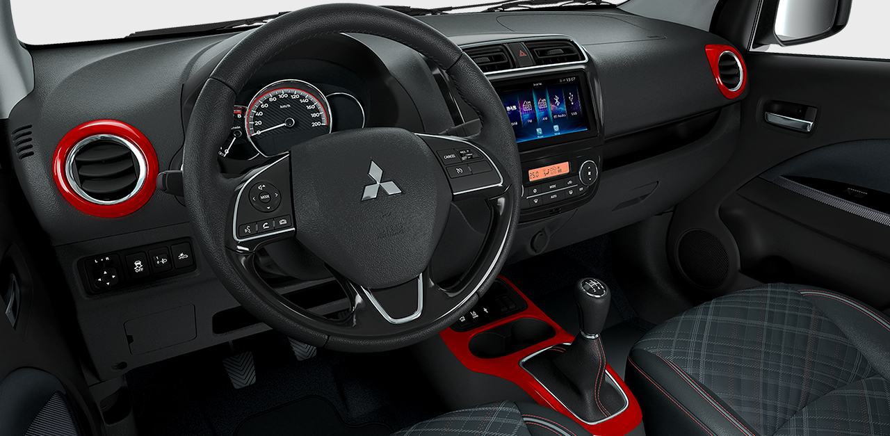 Styling-Blenden in Metallic-Rot für den Mitsubishi Space Star