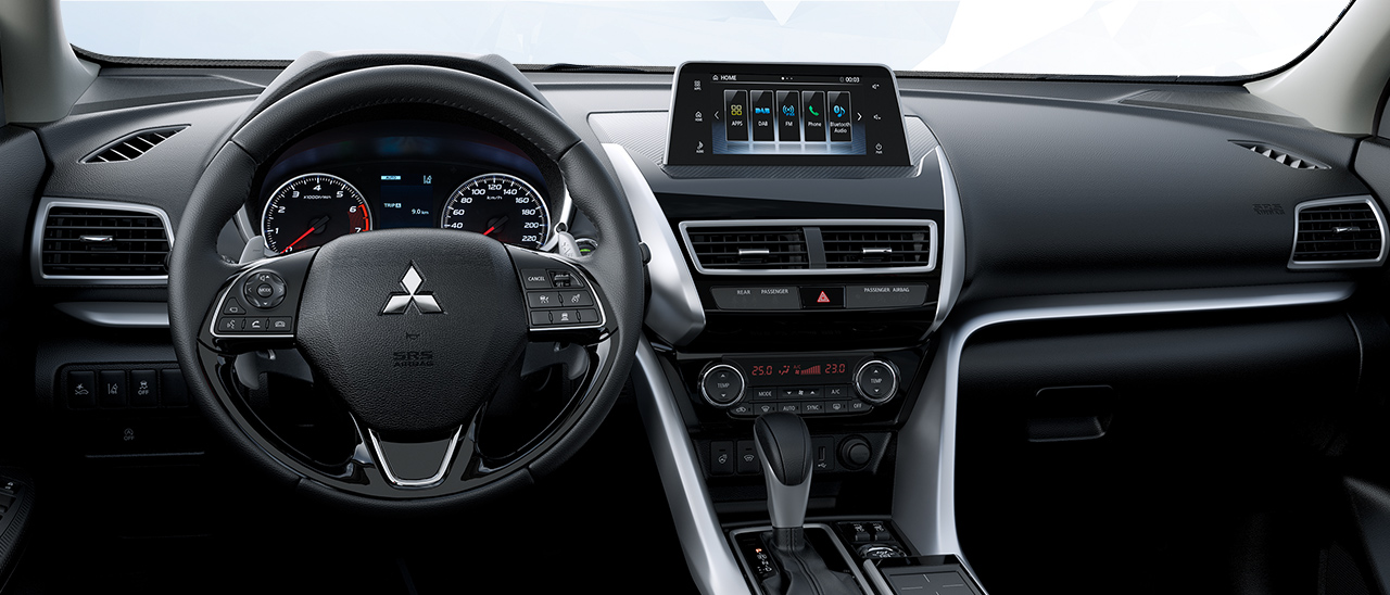 Eclipse Cross Diamant+ Cockpit mit Smartphone Link Display Audio Cockpitaufnahme mit Display und Bedienelementen des Infotainment-Systems Smartphone Link Display Audio im Eclipse Cross Diamant+