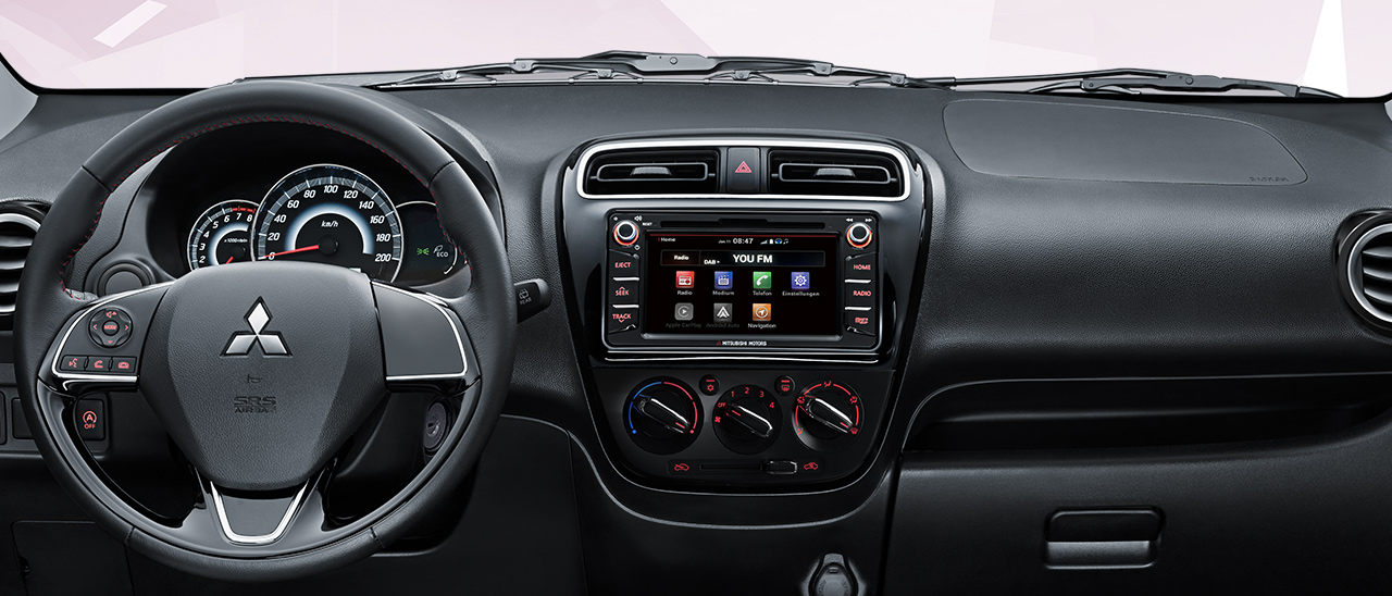 Space Star Cockpit und Smart Link Navigation Smart Link Navigation, mittig positioniert im Armaturenbrett des Space Star Diamant+