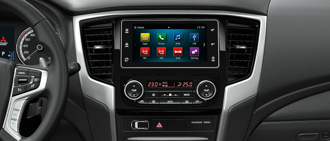 L200 Smart Link Display Audio Cockpitaufnahme L200 mit der Displayanzeige für Smart Link Display Audio