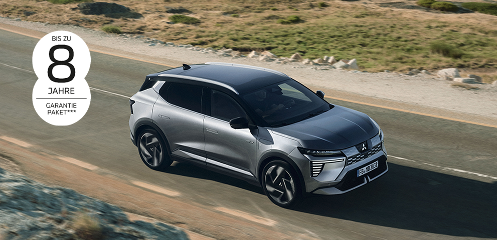 Bis zu 8 Jahre Garantiepaket*** Fahrender Eclipse Cross auf ländlicher Straße